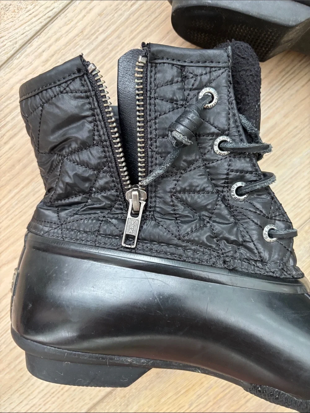 Sperry Waterproof Duck Boots Quilted Black SZ 9 Gorpcore Cozy Preppy Monochrome